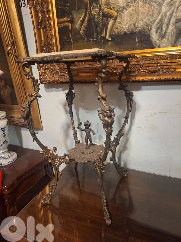 طقم طاولات برونز اسباني وجه رخام اونكس رائع جدا مميز انتيك 1