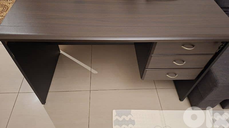 Office Desk  مكتب خشبي 0