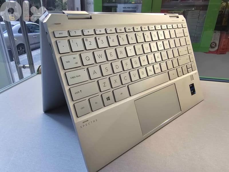 HP SPECTRE X360 (Like New) / Core I7 - 11th 2