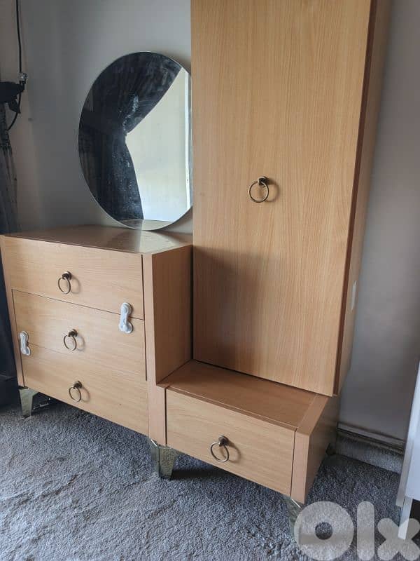 حرق سعر ليوم واحد طاولة Makeup  كتييير مرتبة مع طاولة صغيري  و TV Unit 0