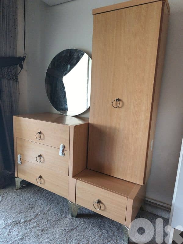 حرق سعر ليوم واحد طاولة Makeup  كتييير مرتبة مع طاولة صغيري  و TV Unit 1