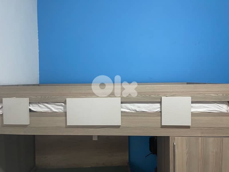 bed with small closet 2