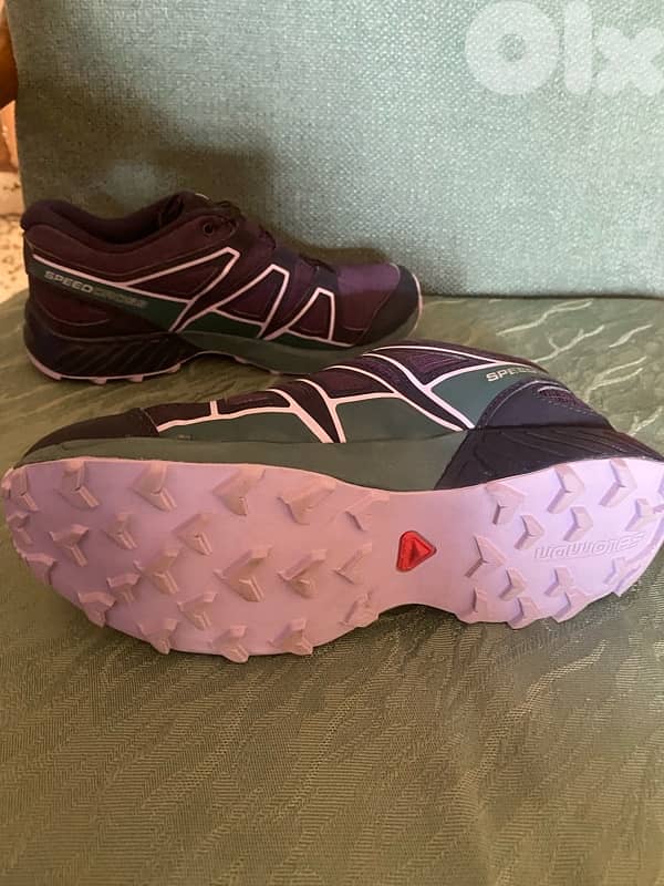 like new hiking shoes 4