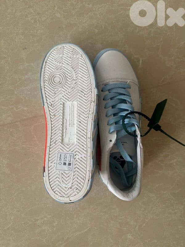 Off white Vulcanized low 41. New with tags 3