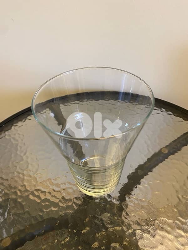 clear vase 0