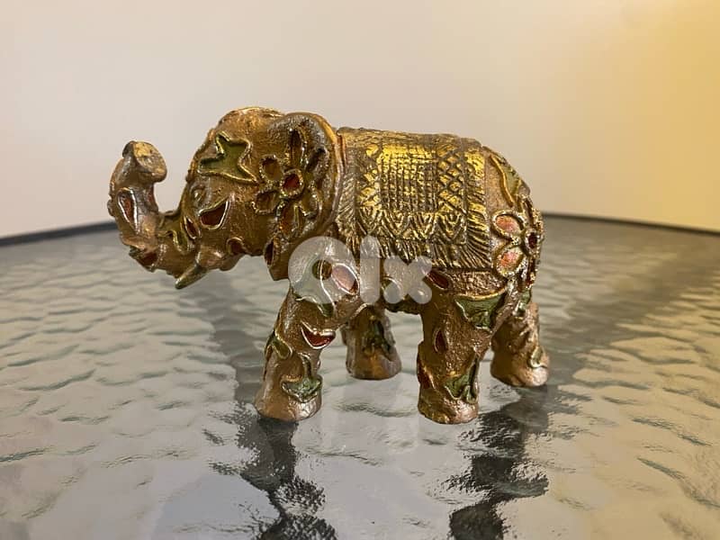 elephant figurine 1