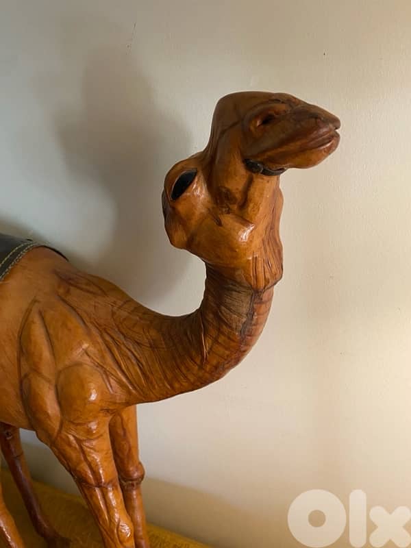 camel figurine 0