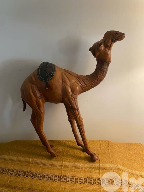 camel figurine 3