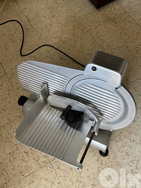 ماكنة  قص قشقوان و مرتديلا ايطالية 1