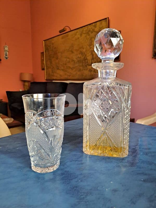 Carafon and 6 cups 0