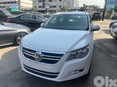 Volkswagen Tiguan 2009 very clean panoramic