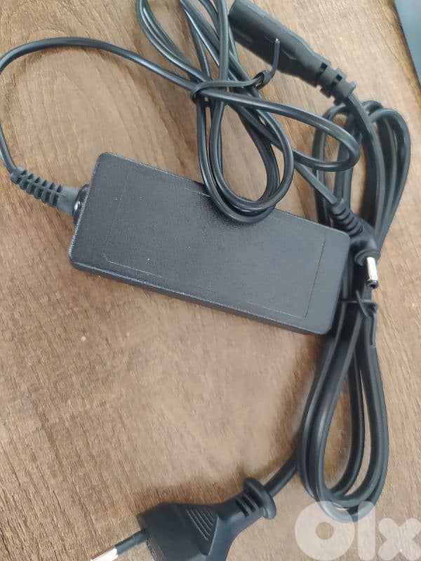 Laptop adapter 19v 1