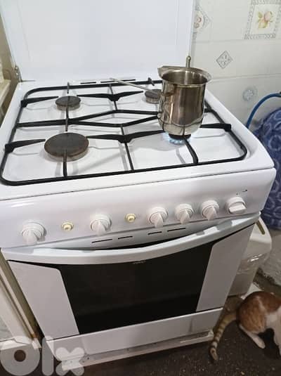 فرن كتير نضيف كله شغال