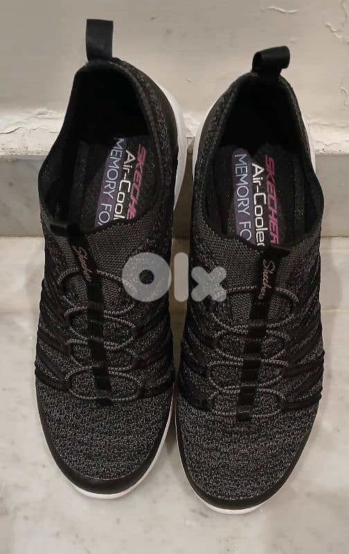 Black Woman Sneakers - Made in Vietnam 1