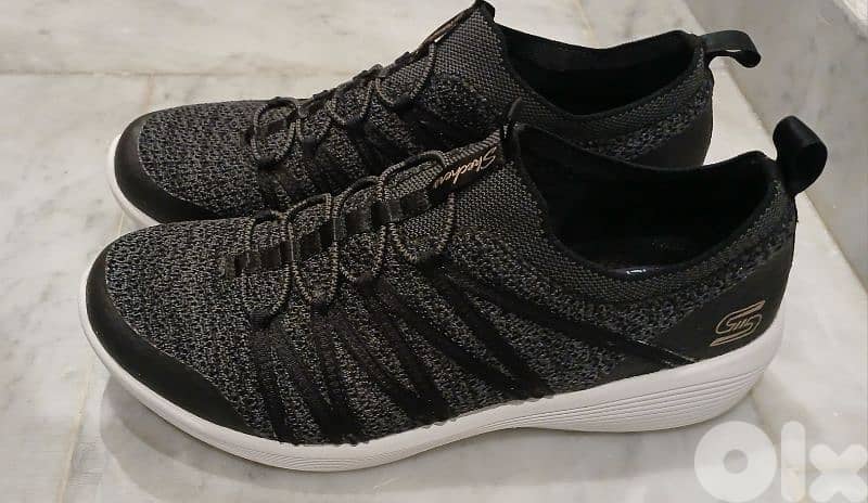 Black Woman Sneakers - Made in Vietnam 3