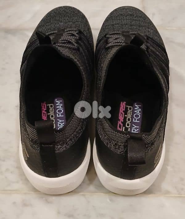 Black Woman Sneakers - Made in Vietnam 4