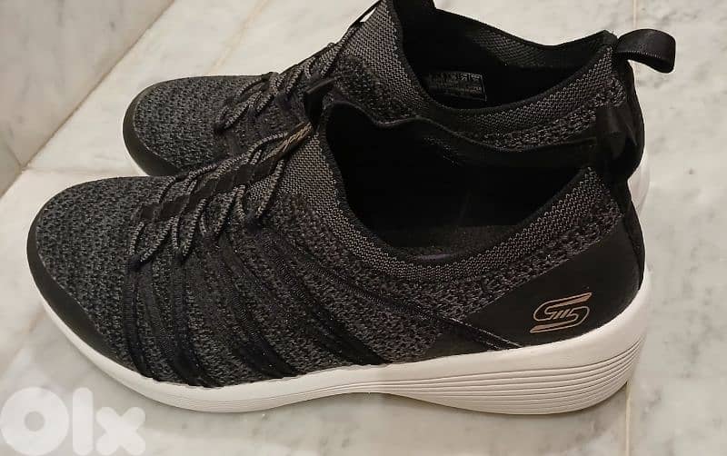 Black Woman Sneakers - Made in Vietnam 5