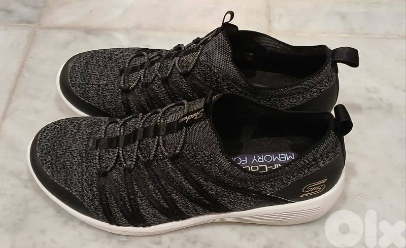 Black Woman Sneakers - Made in Vietnam 8