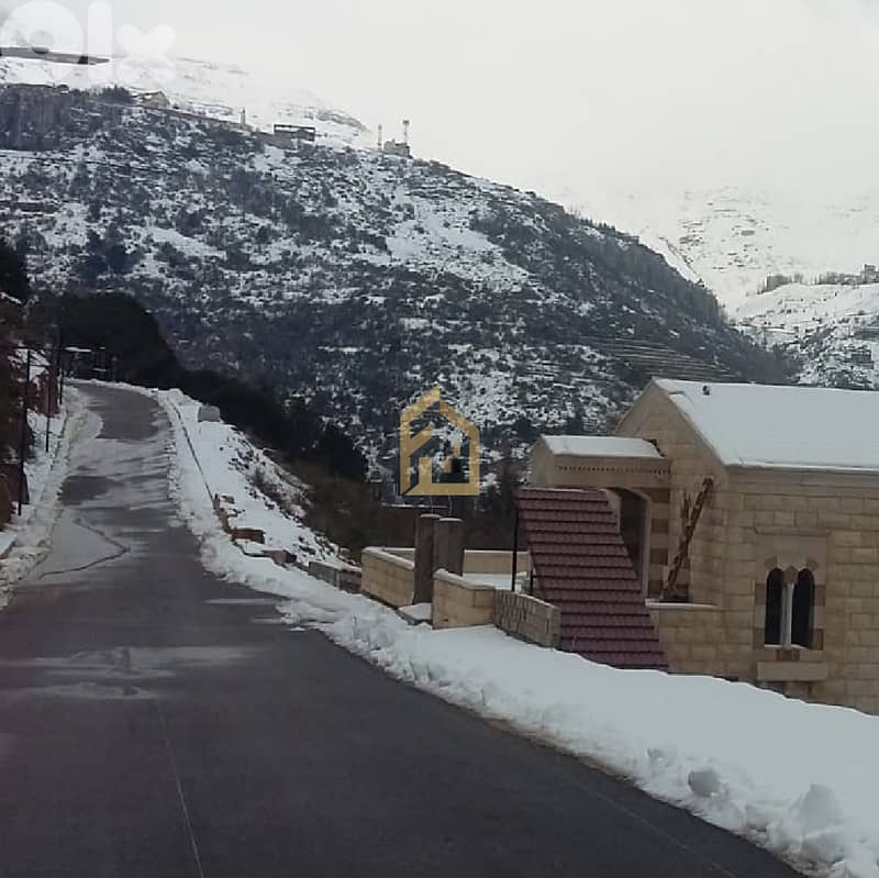 Land for sale in Faraya GH162 أرض للبيع في فاريا 1