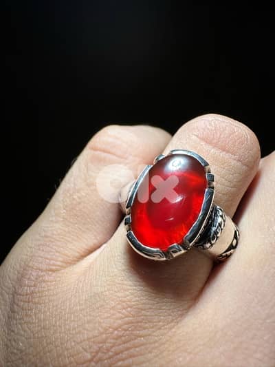 عقيق يماني زجاجي احمر رماني