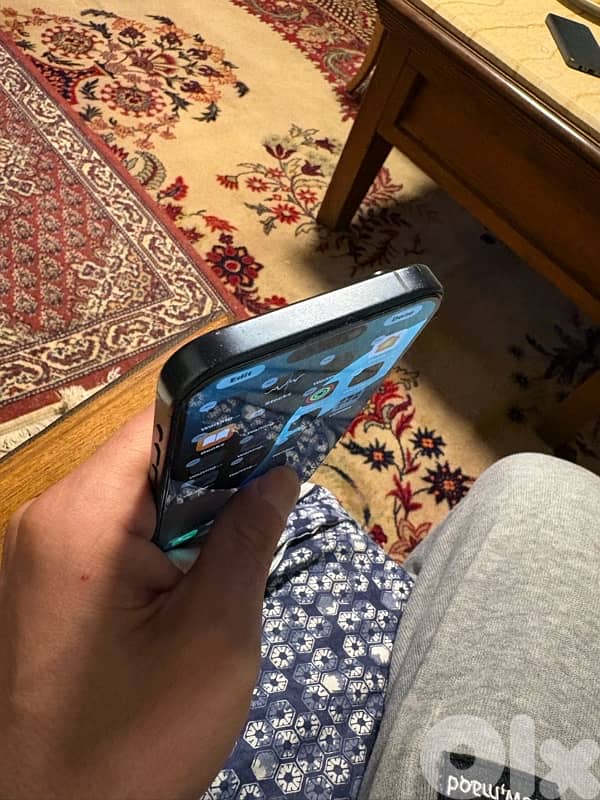 iphone 15 pro 256G battery 93% 3