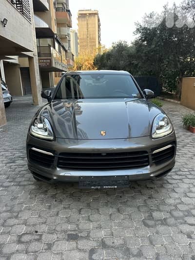 Porsche Cayenne S 2019 gray on black & red (clean carfax)