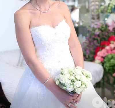 wedding dress .