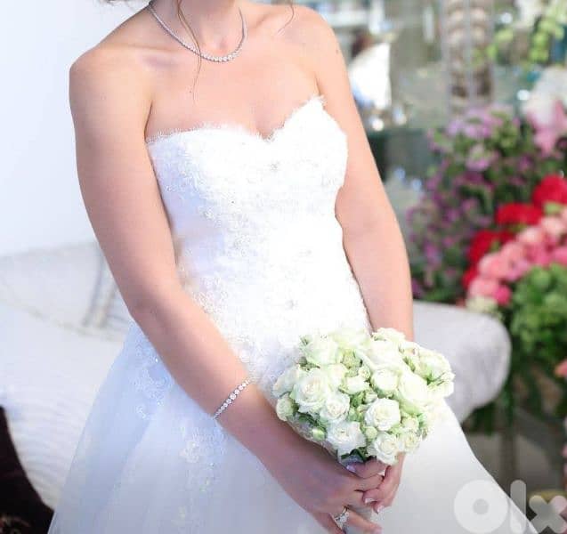 wedding dress . 0