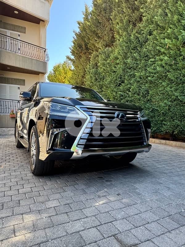 Lexus LX 570 2017 0