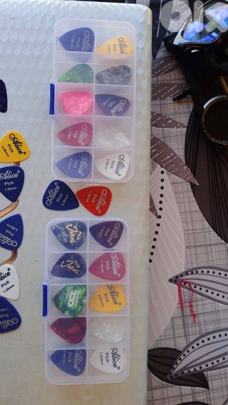 عود تشكيلة كبيرة من ريش العود &غيتار التركي  شمع سيلكون بلاستيكية 14