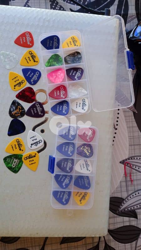 عود تشكيلة كبيرة من ريش العود &غيتار التركي  شمع سيلكون بلاستيكية 15