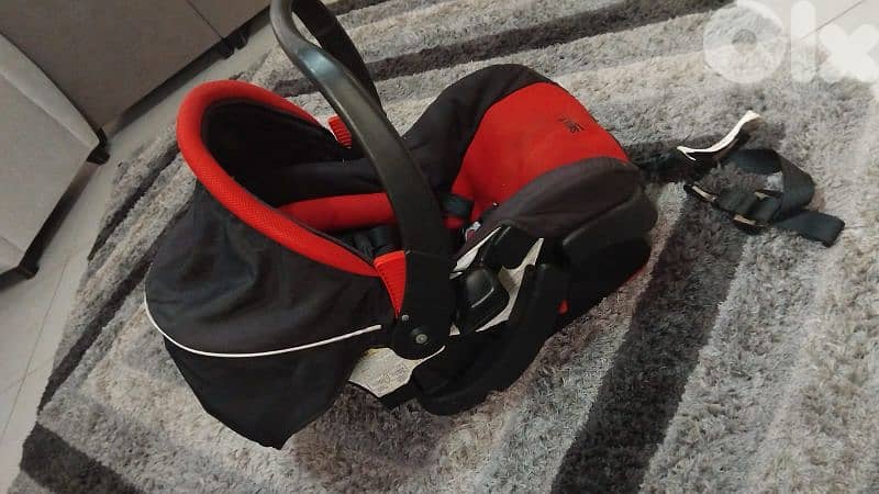 Baby car seat in good condition 1