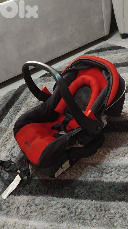 Baby car seat in good condition 2