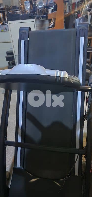 Treadmill Geo Gym Equipment معدات رياضية متنوعة 1