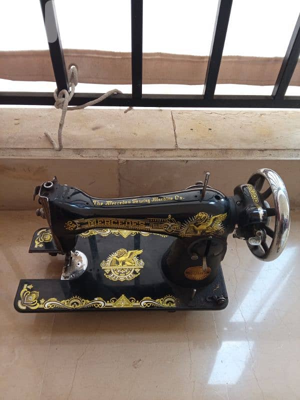مكنة خياطة أنتيك للبيع ماركة مرسيديس ألاصلية مستعمل نضيف السعر 35$ 1