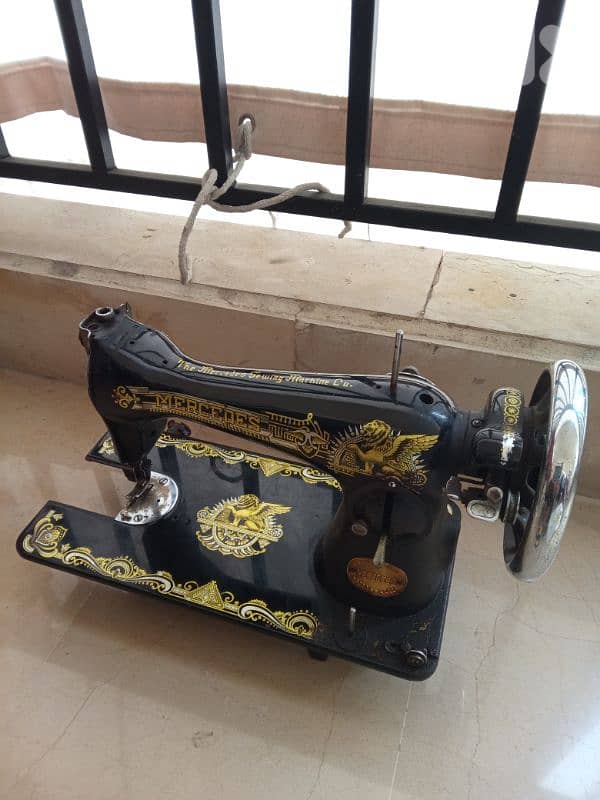 مكنة خياطة أنتيك للبيع ماركة مرسيديس ألاصلية مستعمل نضيف السعر 35$ 7