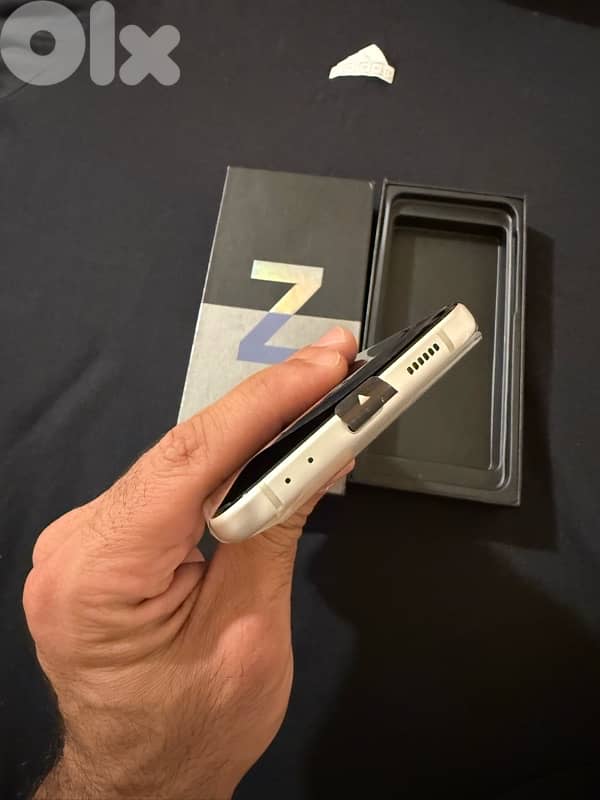 Samsung Z flip 3 128gb 2sim جديد 1