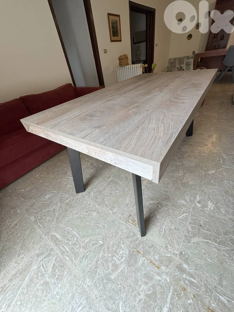 Dining Table for 6 – Beige Wood with Black Striations (2019) 0