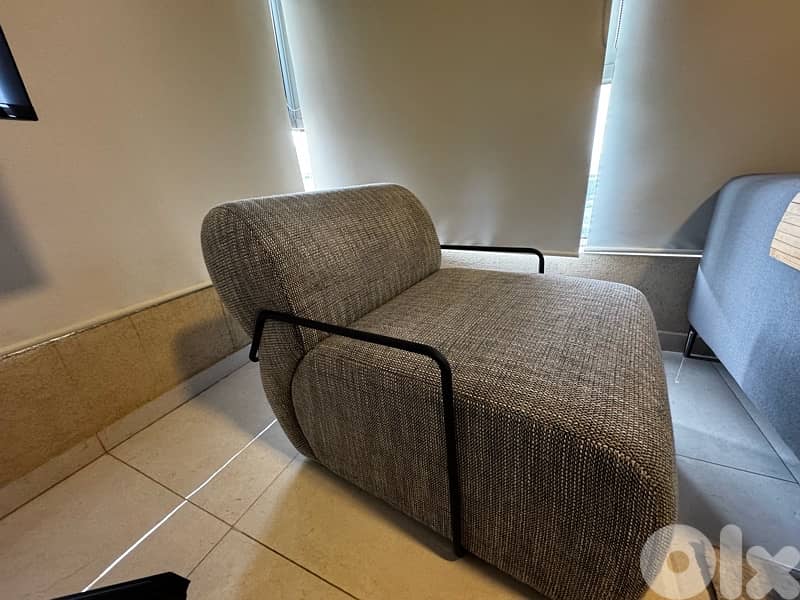 Sitting Room ex VI Furniture, used for 6 months only 8