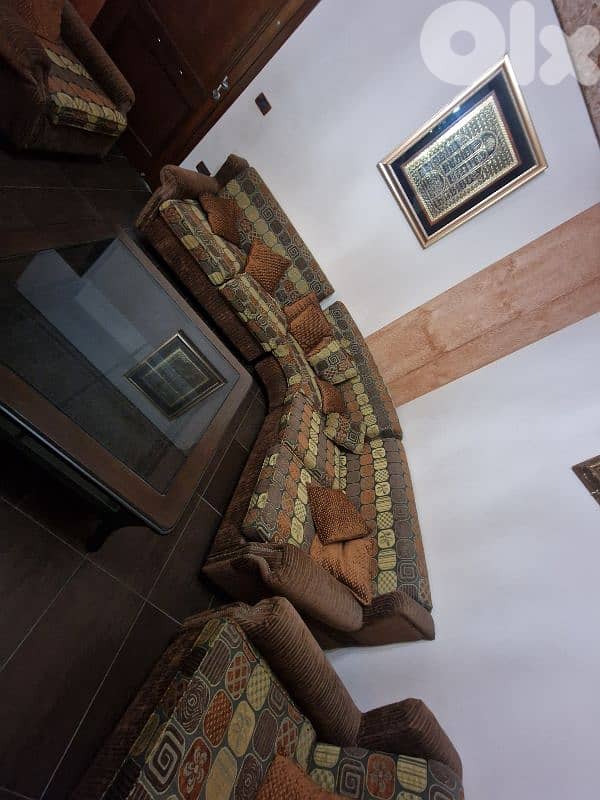 صالون حجم كبير ممتاز  مريح جدا مع الاولة 0