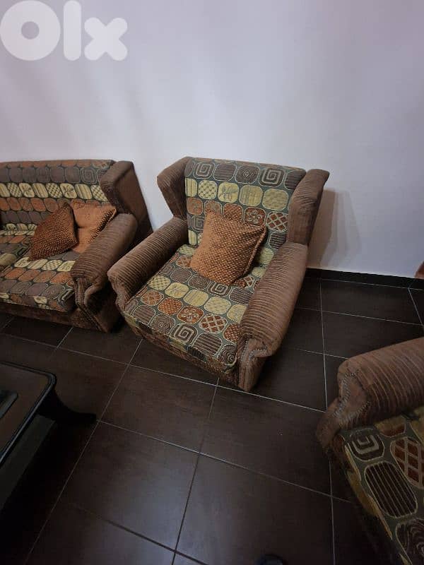 صالون حجم كبير ممتاز  مريح جدا مع الاولة 4