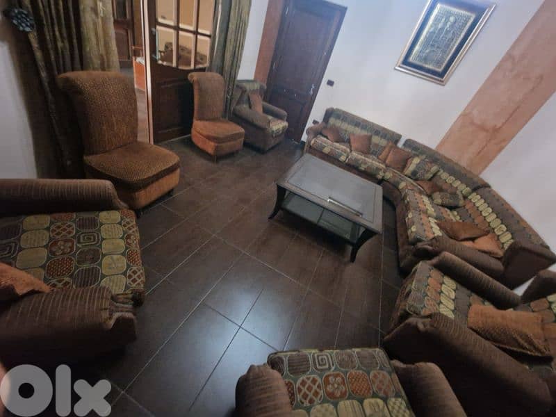 صالون حجم كبير ممتاز  مريح جدا مع الاولة 5