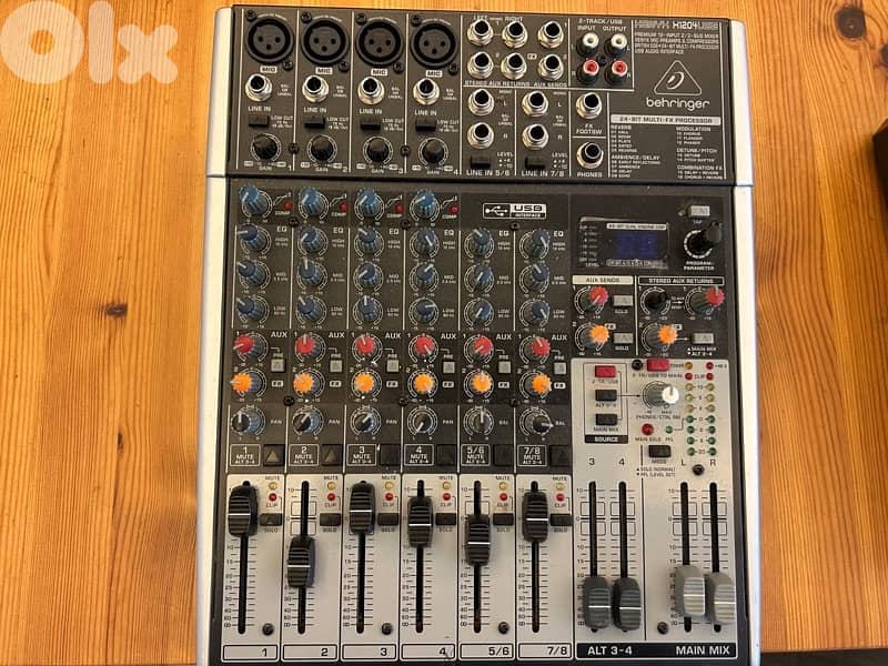 Behringer XENYX X1204USB Mixer 0
