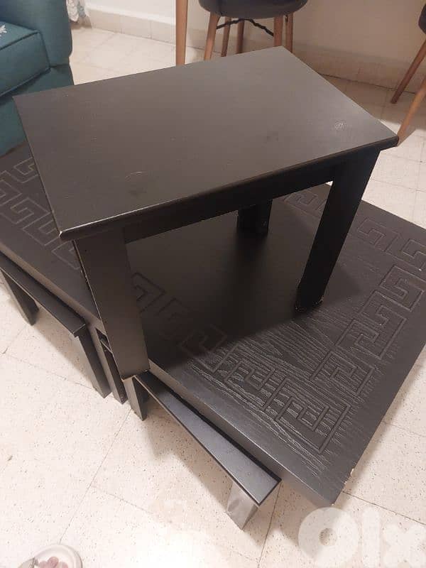 طاولة وسط مع ٤ صغير 1