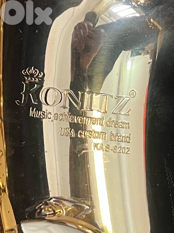 Saxophone alto Eb Kronitz gold color/ black keys barely used 1