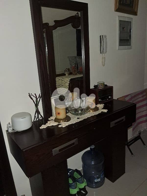 Mirror and Console 0