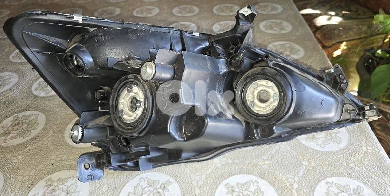 2004 honda accord driver side headlight 1