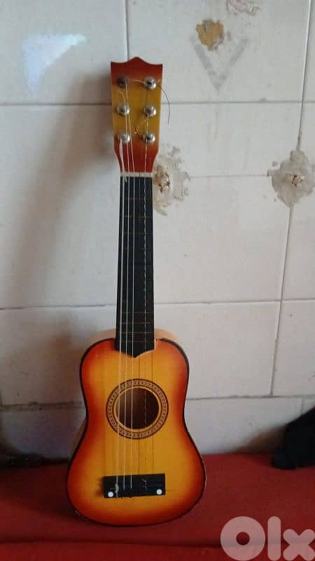 غيتار خشب صغير 0