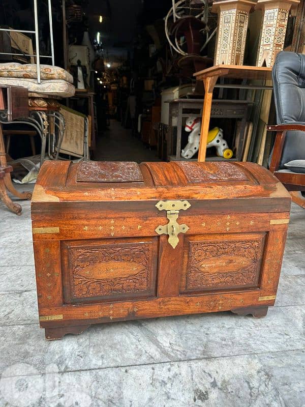 صندوق انتيك خشب جوز حفر يدوي ناعم تنزيل نحاس عمر ١٠٠ سنة 4