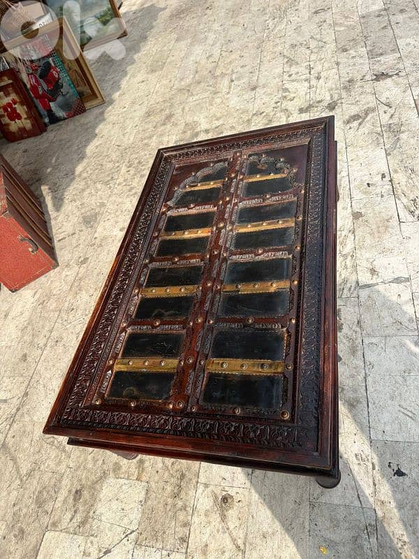 طاولة وسط نص قطراني انتيك وجه باب عقد نحاس ١٥٠سم عمر ١٠٠سنة 1